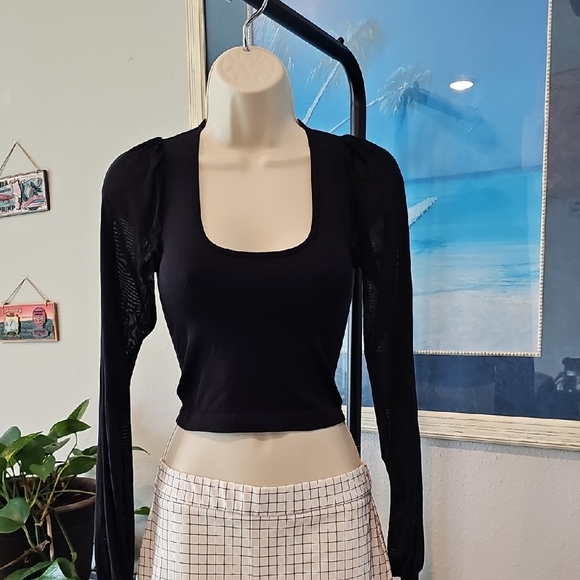 Black Long Sleeve Crop Top Size Small - Picture 1 of 2